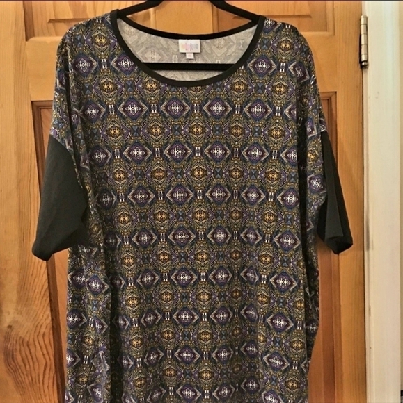 LuLaRoe Irma T-Shirt XS 2-6 Abstract Multicolored Kelidescope Pattern Casual EUC - Picture 2 of 7